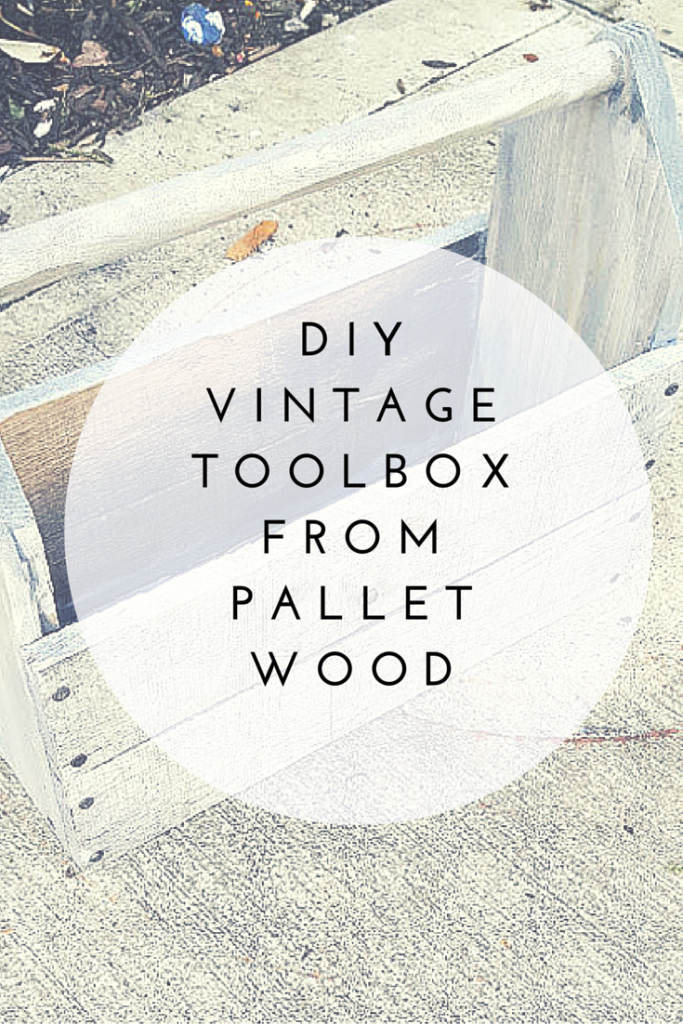 DIY Vintage Toolbox from pallet wood